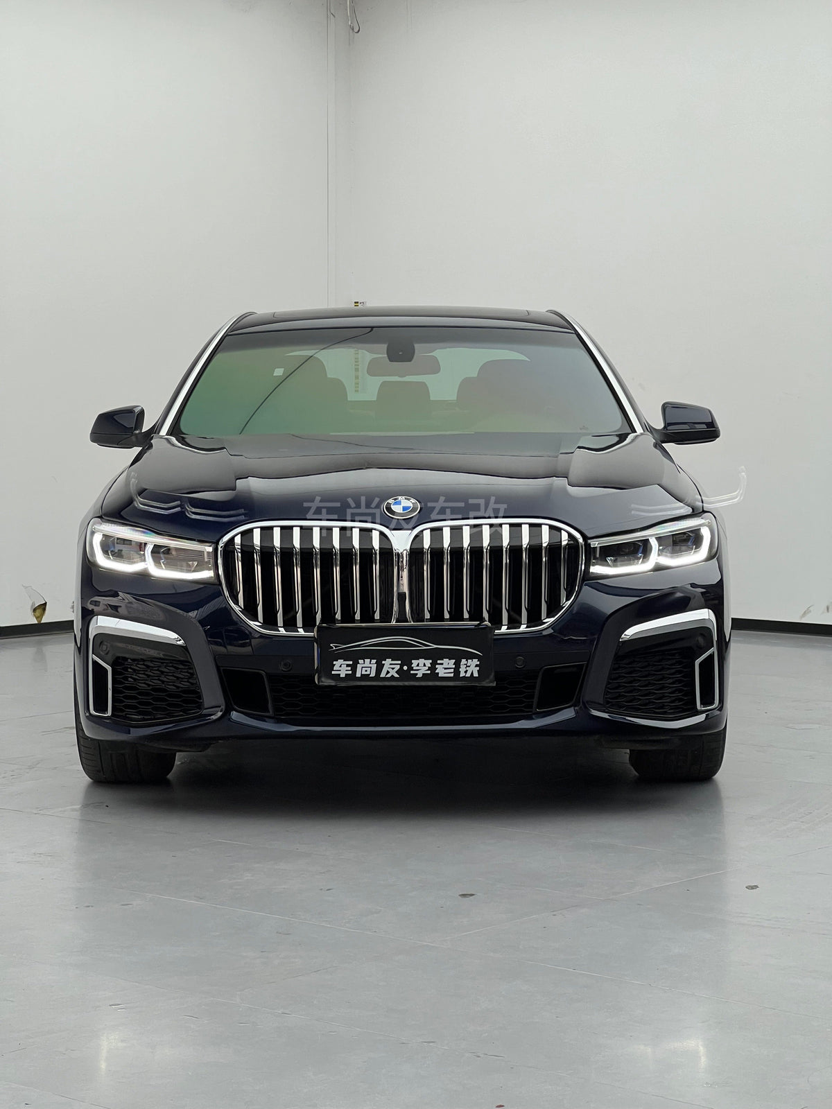 BMW 7 Series F02 | 2010 model | 宝马 7 系 F02|2010 款 – vehicle photo 3