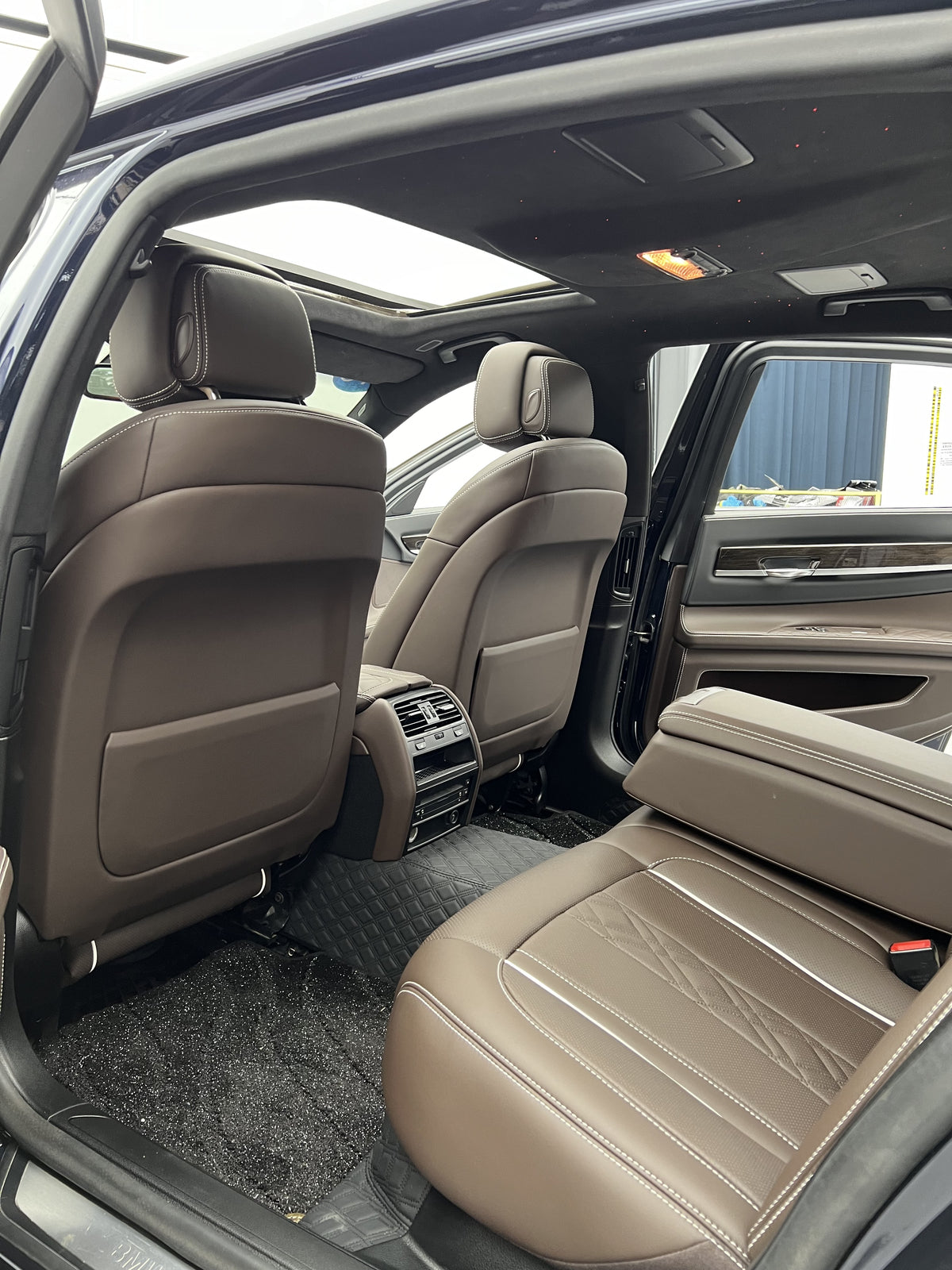 BMW 7 Series F02 | 2010 model | 宝马 7 系 F02|2010 款 – vehicle photo 4