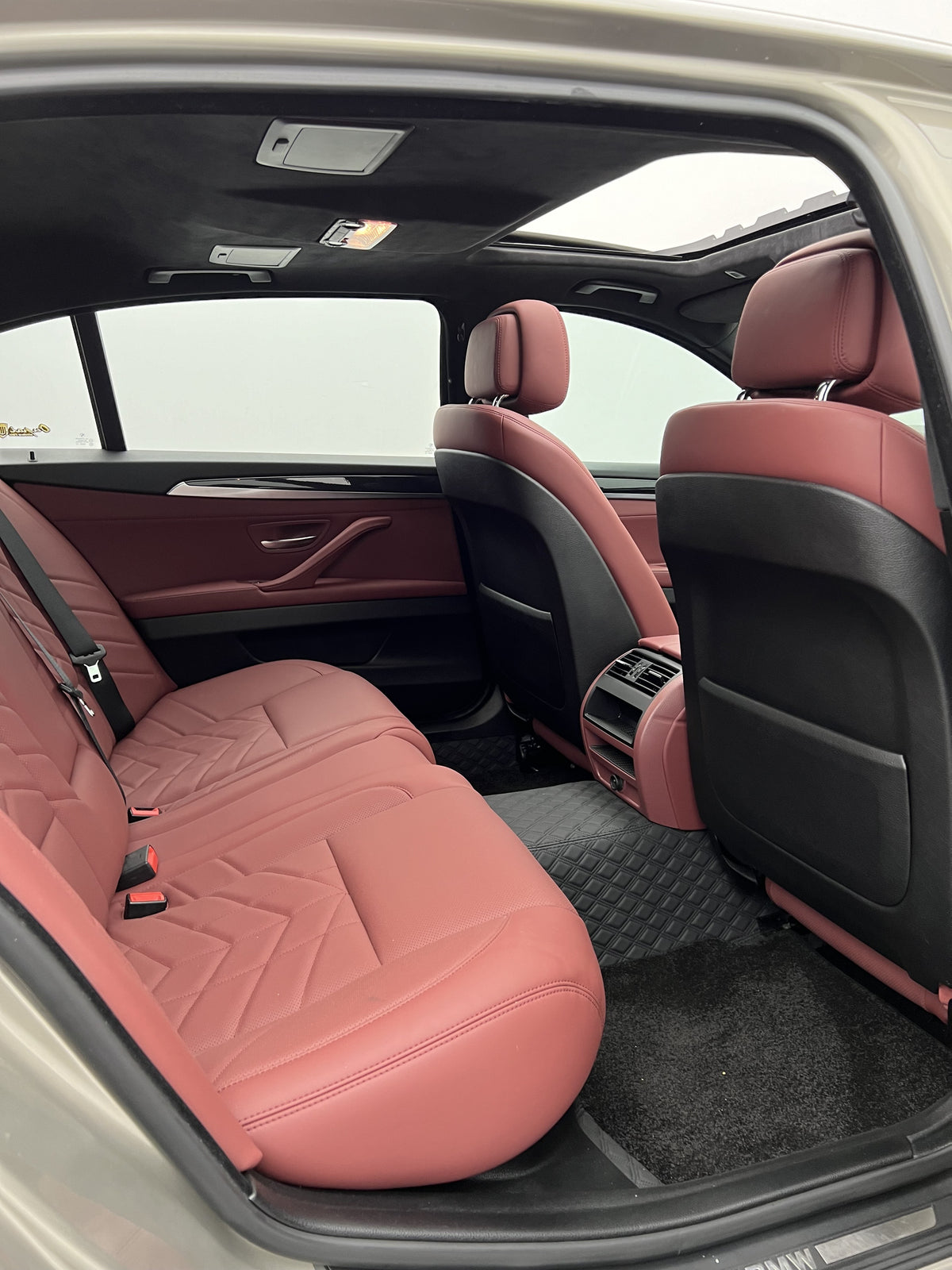 BMW 5 Series F18 | 2011 model | 宝马 5 系 F18｜2011 款 – vehicle photo 4