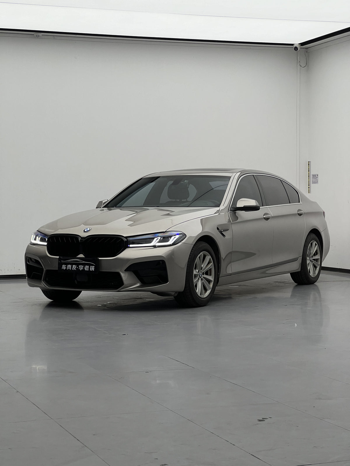 BMW 5 Series F18 | 2014 model | 宝马 5 系 F18｜2014 款 – vehicle photo 1