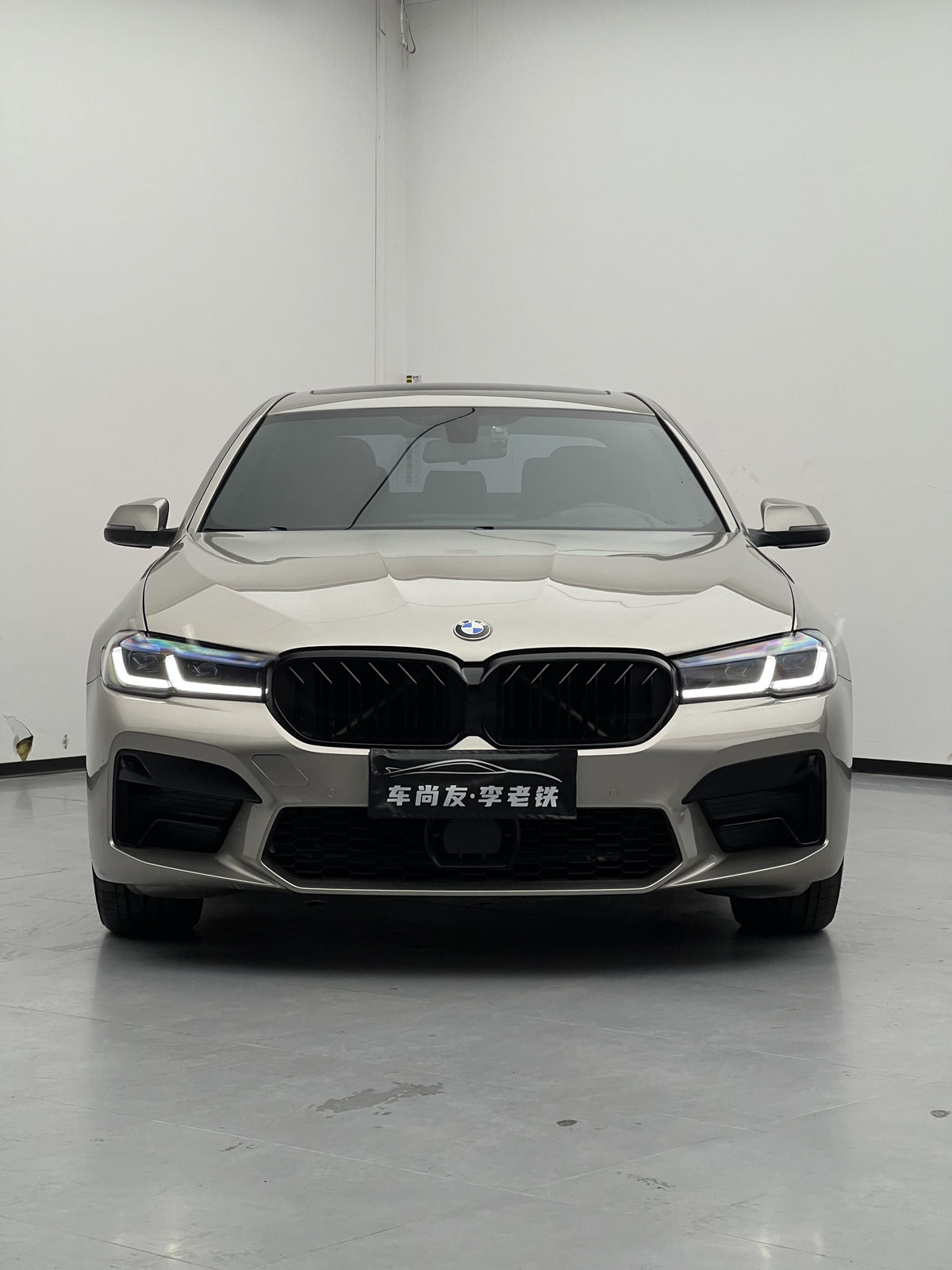 BMW 5 Series F18 | 2014 model | 宝马 5 系 F18｜2014 款 – vehicle photo 2
