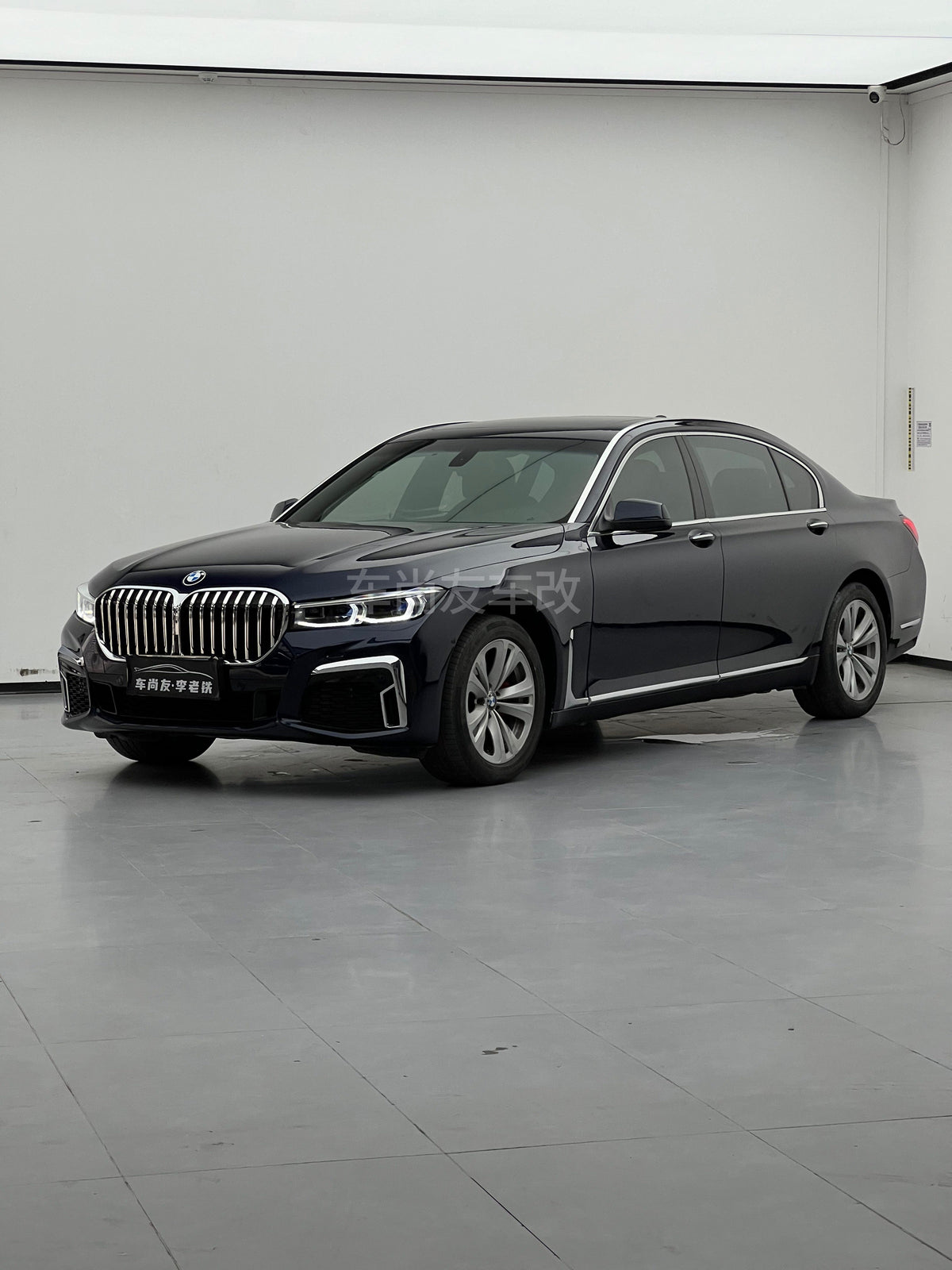 BMW 7 Series F02 | 2010 model | 宝马 7 系 F02｜2010 款 – vehicle photo 1